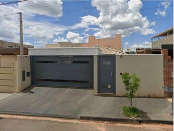 Casa em leilão - Rua Eduardo Garcia Jeronymo, 888 - Votuporanga/SP - Banco Santander Brasil S/A | Z34210