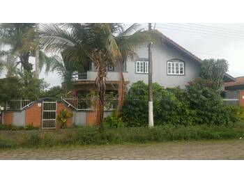Casa em leilão - Avenida Coronel Benedito Albuquerque, 485 - Peruíbe/SP - Banco Santander Brasil S/A | Z34279