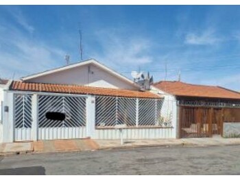 Casa em leilão - Rua Monteiro Lobato, 41 - Mococa/SP - Banco Santander Brasil S/A | Z34308