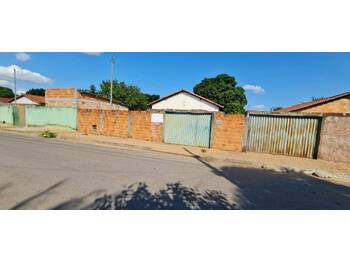 Casa em leilão - Rua Joana Gonçalves Lisboa, 60 - Urucuia/MG - Banco Santander Brasil S/A | Z34477