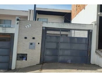Casa em leilão - Rua Turmalina, 727 - Nova Serrana/MG - Banco Bradesco S/A | Z34310