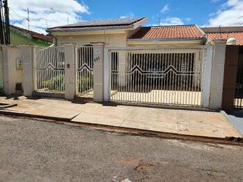 Casa em leilão - Rua Doutor Caio Mizubuti, 551 - Ourinhos/SP - Banco Santander Brasil S/A | Z34633