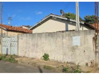 Casa em leilão - Rua São Benedito, 8 - Agudos/SP - Banco Santander Brasil S/A | Z34516