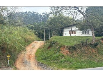 Casa em leilão - Rua Governador Jorge Lacerda, 775 - Blumenau/SC - Banco Bradesco S/A | Z34479