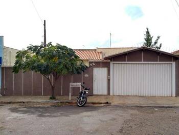 Casa em leilão - Rua Antonio Sanches Peres, 98 - Cafelândia/SP - Banco Santander Brasil S/A | Z34633