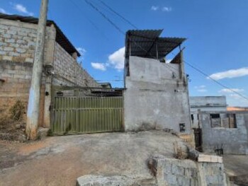 Casa em leilão - Rua Benvinda dos Santos Sabioni, 24 - Visconde do Rio Branco/MG - Banco Santander Brasil S/A | Z34265
