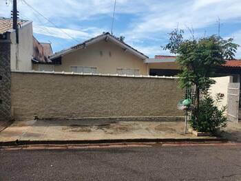 Casa em leilão - Rua Antônio José Azevedo, 90 - Lins/SP - Banco Santander Brasil S/A | Z34914