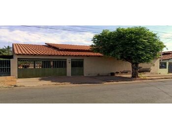 Casa em leilão - Rua Domingos Jacinto da Luz, 90 - Quirinópolis/GO - Creditas Soluções Financeiras Ltda | Z34891