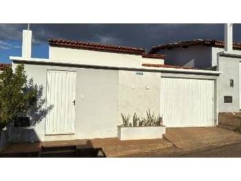 Casa em leilão - Rua Amelia Alves, 10 - Ibiassucê/BA - Banco Santander Brasil S/A | Z34760