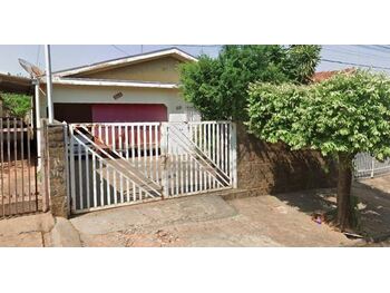 Casa em leilão - Rua Pinhal, 243 - Catanduva/SP - Banco Santander Brasil S/A | Z34590