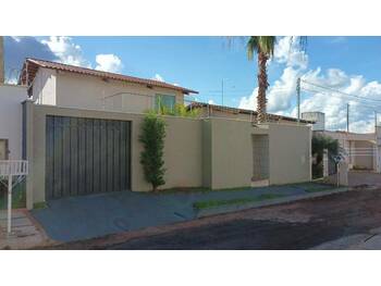 Casa em leilão - Rua Rd 16, 142 - Ituiutaba/MG - Banco Santander Brasil S/A | Z35112