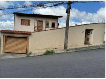 Casa em leilão - Rua Manoel de Freitas, 765 - Poços de Caldas/MG - Banco Santander Brasil S/A | Z35112