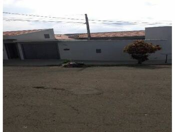 Casa em leilão - Rua Aparecido Orlando Cabrini, 156 - Araras/SP - Creditas Soluções Financeiras Ltda | Z35211