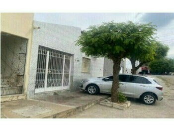 Casa em leilão - Rua do Planalto, 235 - Independência/CE - Itaú Unibanco S/A  | Z35177