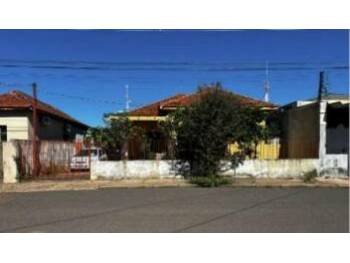 Casa em leilão - Rua Tiradentes, 25 - Assis/SP - Banco Santander Brasil S/A | Z35112