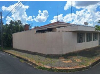 Casa em leilão - Rua Victório Margutti, 81 - Santa Rita do Passa Quatro/SP - Banco Santander Brasil S/A | Z35105