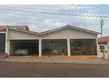 Casa em leilão - Rua Getúlio Pereira de Almeida, 118 - Santa Helena de Goiás/GO - Itaú Unibanco S/A  | Z35378
