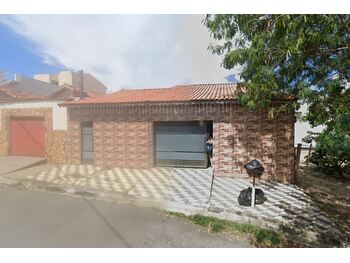 Casa em leilão - Rua Embaixador Ítalo Zappa, 08 - Guaratinguetá/SP - Banco Santander Brasil S/A | Z35290