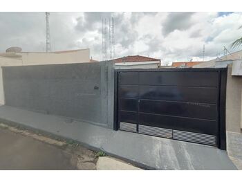 Casa em leilão - Rua Gertrudes Florinda de Castro, 21 - Taquaritinga/SP - Banco Bradesco S/A | Z35054