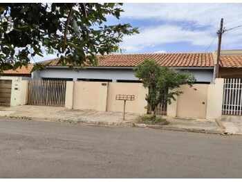 Casa em leilão - Rua Tereza Gonçalves Chiaradia, 278 - Ourinhos/SP - Banco Bradesco S/A | Z35190