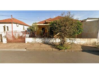 Casa em leilão - Rua Tiradentes, 25 - Assis/SP - Banco Santander Brasil S/A | Z35533