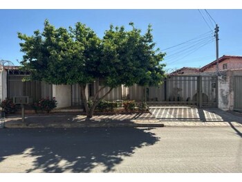 Casa em leilão - Rua dos Bariris, 164 - Patos de Minas/MG - Banco Bradesco S/A | Z35614