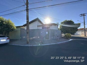 Casa em leilão - Rua Jair Domingos Teodoro, 3022 - Votuporanga/SP - Banco Santander Brasil S/A | Z35533