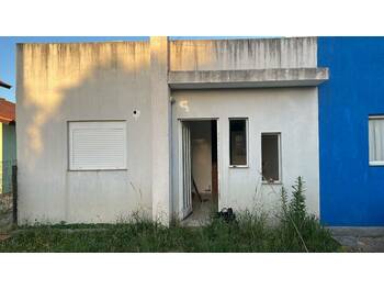 Casa em leilão - Rua Esteio, 1864 - Pelotas/RS - Banco Santander Brasil S/A | Z35513