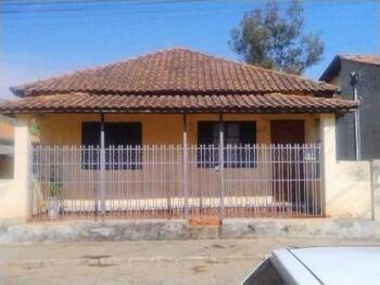 Casa em leilão - Rua Getúlio Antunes de Siqueira, 504 - Piranguçu/MG - Banco Santander Brasil S/A | Z35513