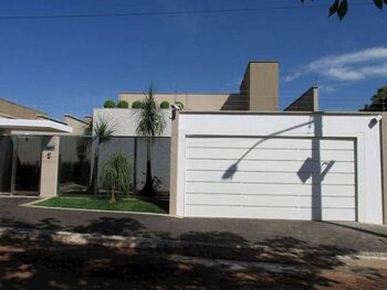 Casa em leilão - Avenida B, 312 - Trindade/GO - Banco Santander Brasil S/A | Z35533