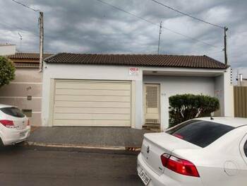 Casa em leilão - Rua Paulino Pessoto, 162 - Bariri/SP - Banco Santander Brasil S/A | Z35513
