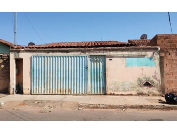 Casa em leilão - Rua Monte Carlos, 141 - Monte Carmelo/MG - Banco Bradesco S/A | Z35614