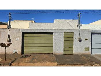 Casa em leilão - Rua Luzia Arantes de Freitas, 76 - Santa Helena de Goiás/GO - Banco Santander Brasil S/A | Z35513