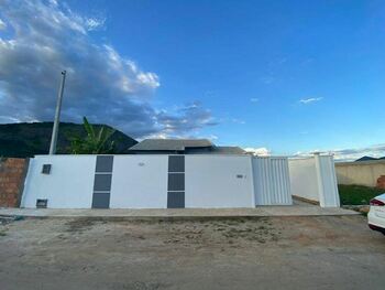 Casa em leilão - Rua Quarenta E Hum, 940 - Maricá/RJ - Banco Santander Brasil S/A | Z35533