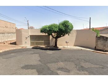 Casa em leilão - Rua Maria Biruel Grosso, 11 - Araraquara/SP - Banco Santander Brasil S/A | Z35105