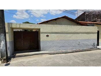Casa em leilão - Travessa Antônio Magalhães, 436 - Fortaleza/CE - Banco Santander Brasil S/A | Z35533