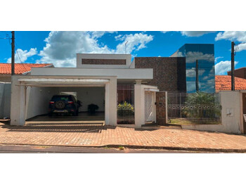 Casa em leilão - Rua Peroba, 157 - Pérola/PR - GVC GERACAO DE VALOR EM COBRANCA LTDA | Z36116