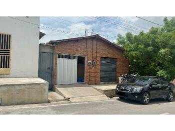 Casa em leilão - Avenida Padre Sebastião Alexandre, 1293 - Jaguaretama/CE - Banco Santander Brasil S/A | Z36378