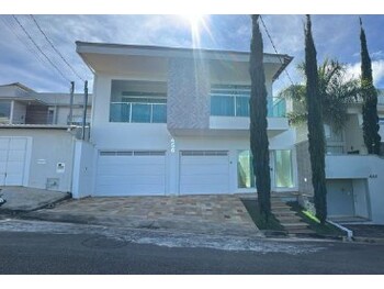 Casa em leilão - Rua Vereador Sebastião Pereira Menezes, 456 - Varginha/MG - Banco Bradesco S/A | Z36725