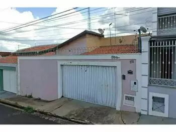 Casa Uberaba / MG - Orlando da Costa Telles Rua Alaor Amâncio de Souza,  158