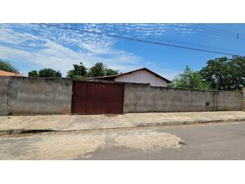 Casa em leilão - Avenida Oscar Caetano Gomes, 75 - Urucuia/MG - Banco Santander Brasil S/A | Z36751