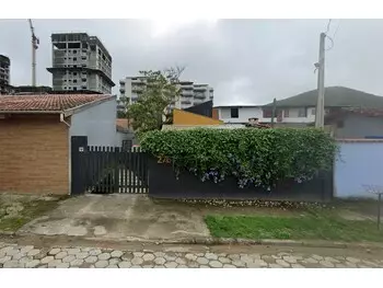 Casa em leilão em Caraguatatuba