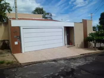 Rua Emiliano Carrero, 169 - Jardim Estoril, Marília/SP