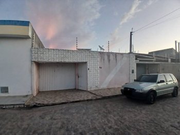 Casa em leilão - Rua Luiz Martins de Oliveira, 64 - Arapiraca/AL - Banco Santander Brasil S/A | Z37180