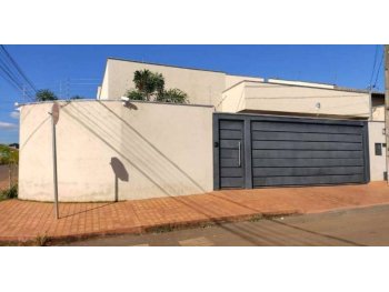 Casa em leilão - Rua Dez, 15 - Quirinópolis/GO - Banco Santander Brasil S/A | Z37378