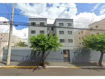 Apartamento em leilão em Aracatuba