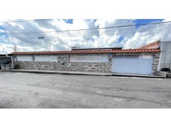 Casa em leilão - Rua Carvoeiro, 60 (antigo 762) - Manaus/AM - Banco Bradesco S/A | Z37546