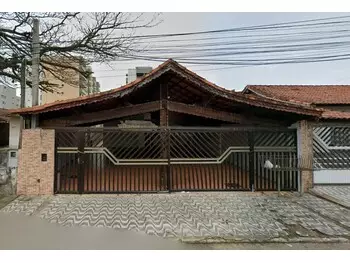 Direitos sobre a propriedade - Casa n° 08, localizada no Condomínio Residencial Paqueta, situado à Rua Poços de Caldas, 561, Vila Balneária, Área útil:… — leilão em Praia Grande/SP