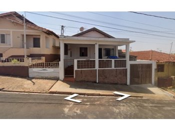 Casa em leilão - Rua Renato Jardim, 40 - Altinópolis/SP - Banco Santander Brasil S/A | Z37709