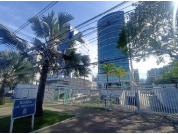  em leilão - Avenida Embaixador Abelardo Bueno, 3300 - Rio de Janeiro/RJ - Creditas Soluções Financeiras Ltda | Z37698